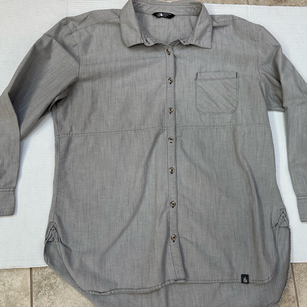The North Face  Stevie Women's Gray Shirt XL, excellent condition